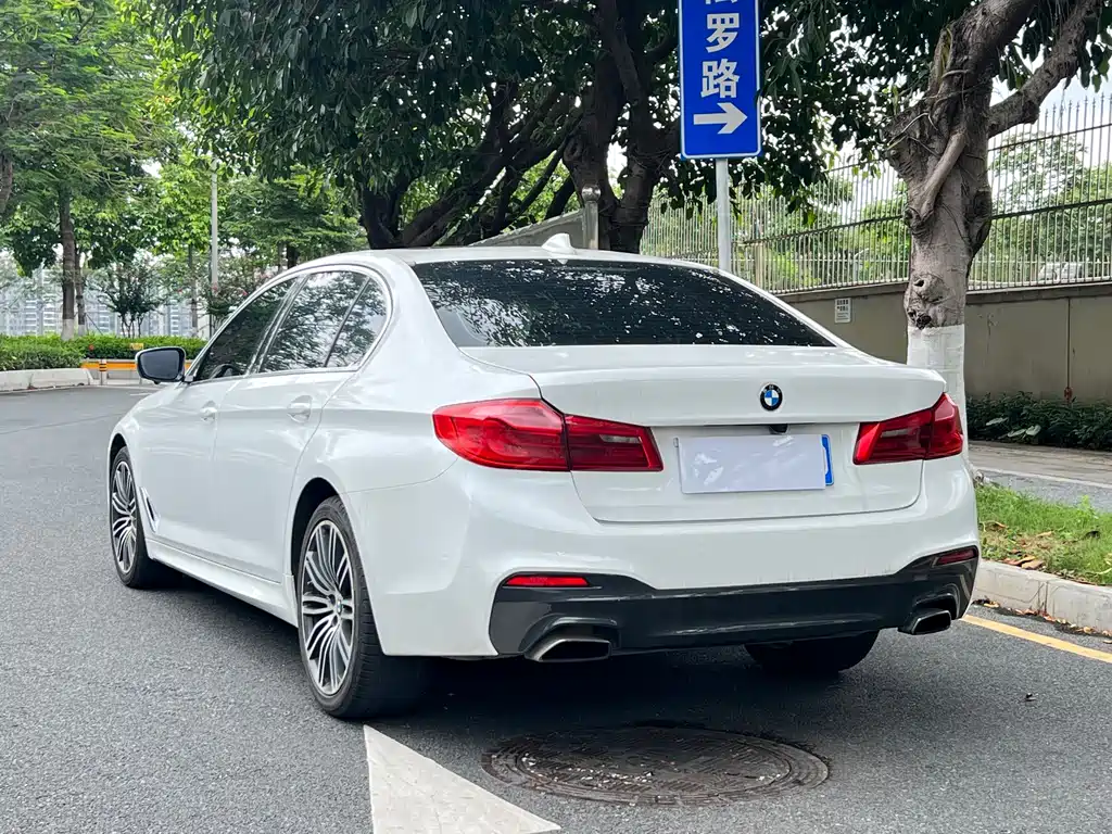 BMW 5 Series — миниатюра 9