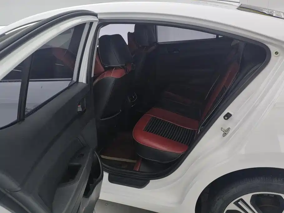 Hyundai Elantra — миниатюра 11