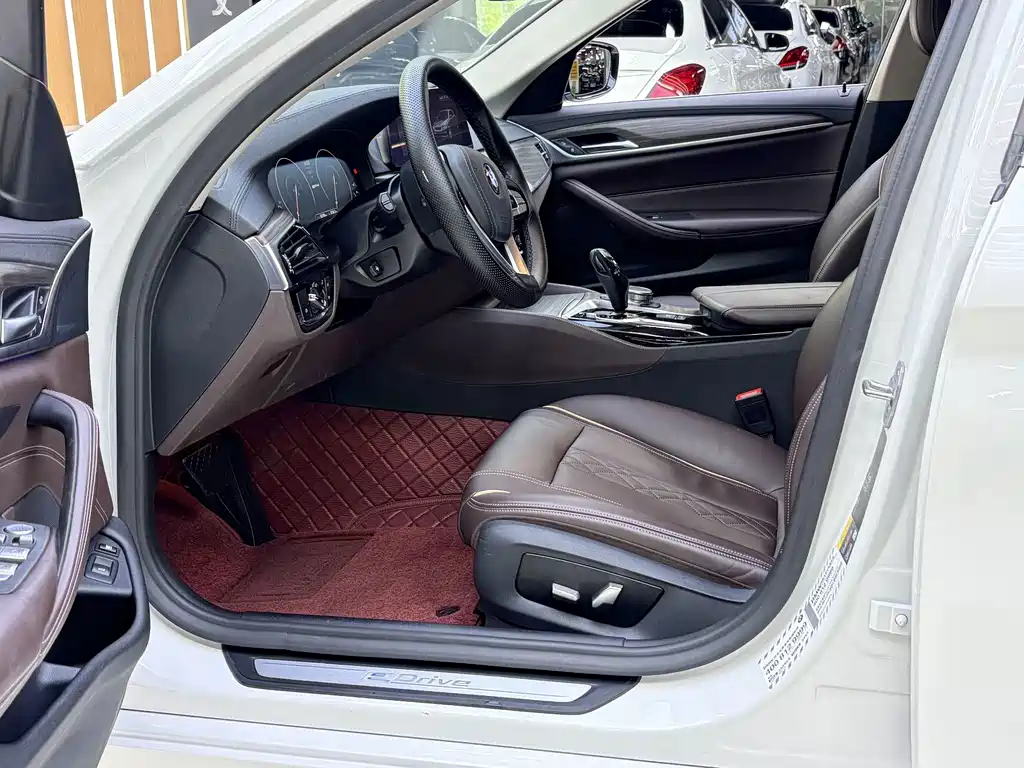 BMW 5 Series New Energy — миниатюра 13