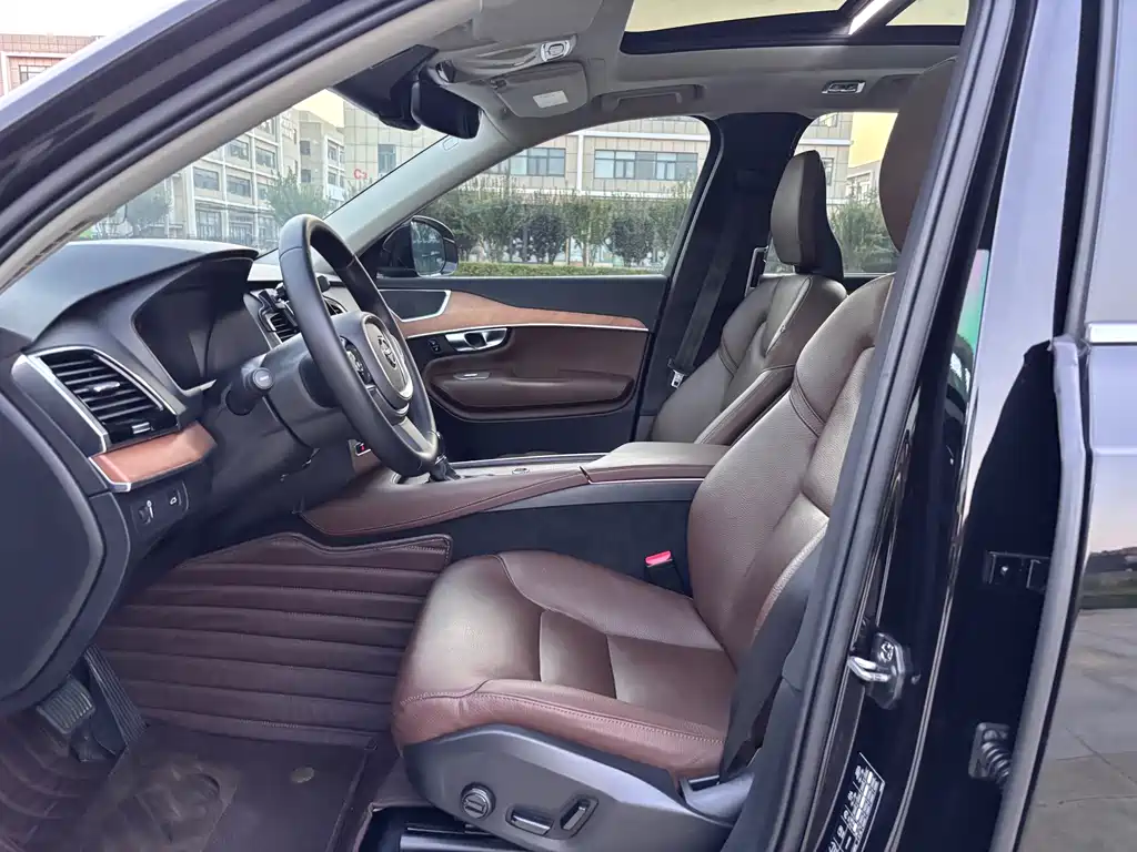 Volvo XC90 — миниатюра 10