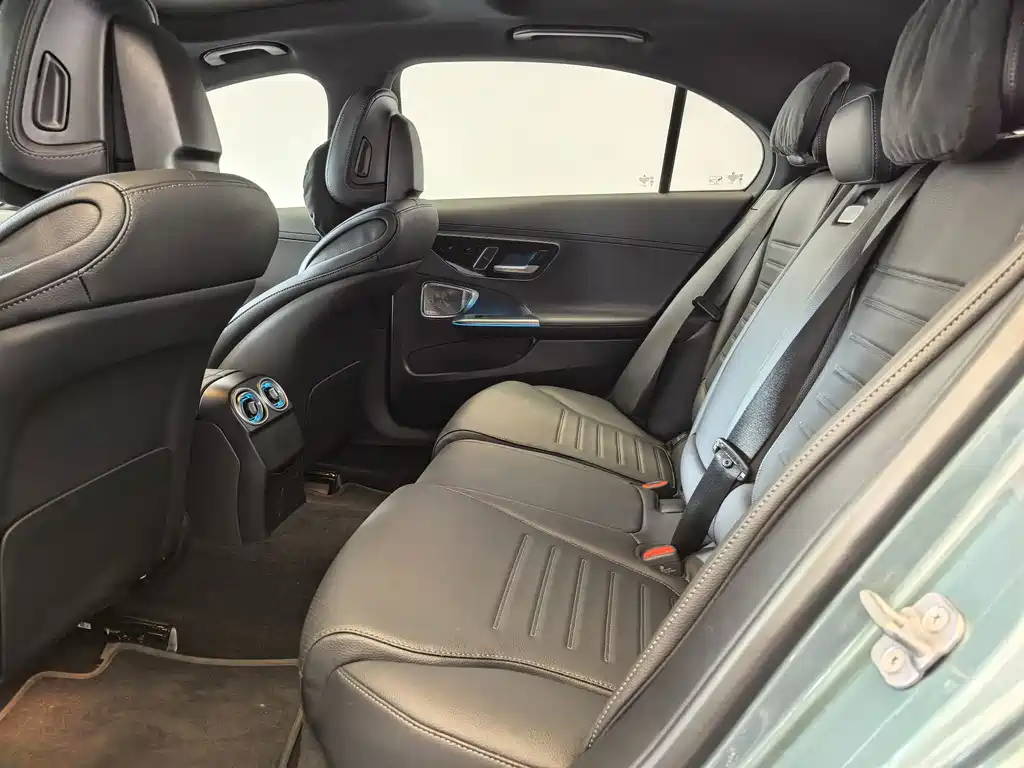 Mercedes-Benz C-Class — миниатюра 3