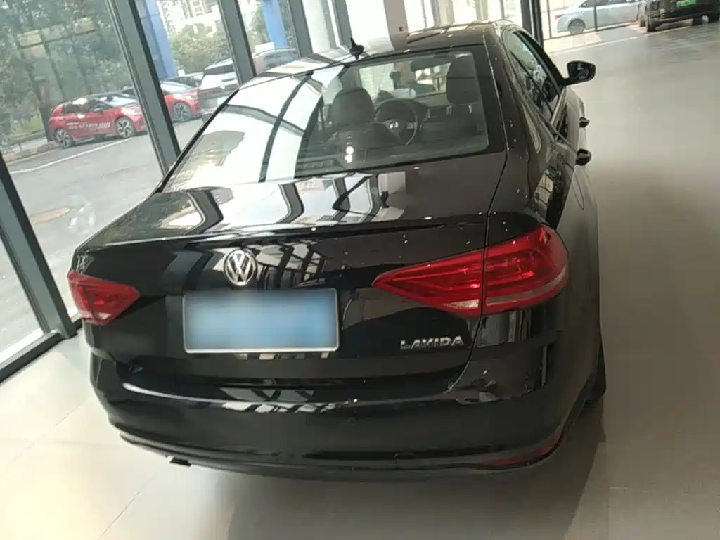 Volkswagen Lavida — миниатюра 6