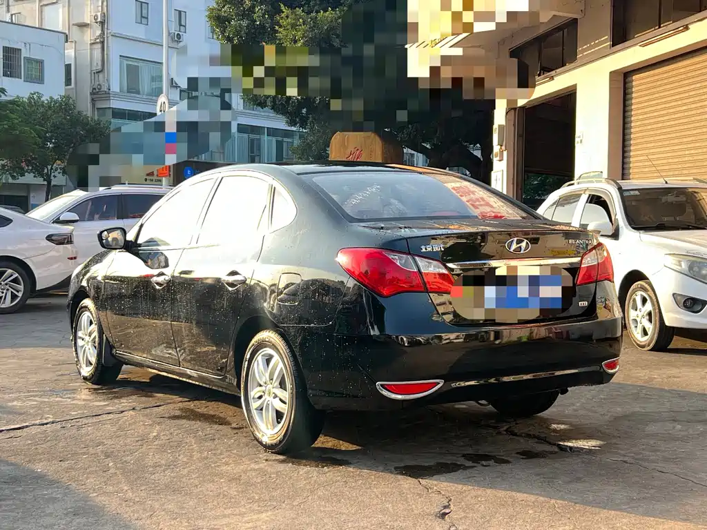 Hyundai Elantra — миниатюра 10