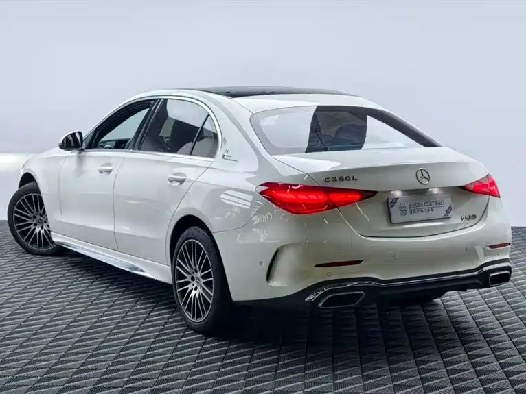 Mercedes-Benz C-Class — миниатюра 6