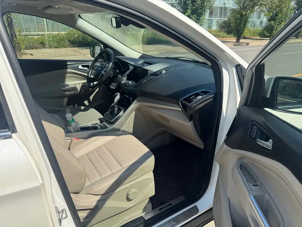 Ford Kuga — миниатюра 9