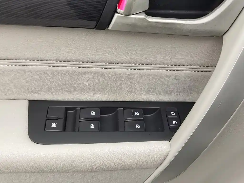 Chevrolet Captiva — миниатюра 9