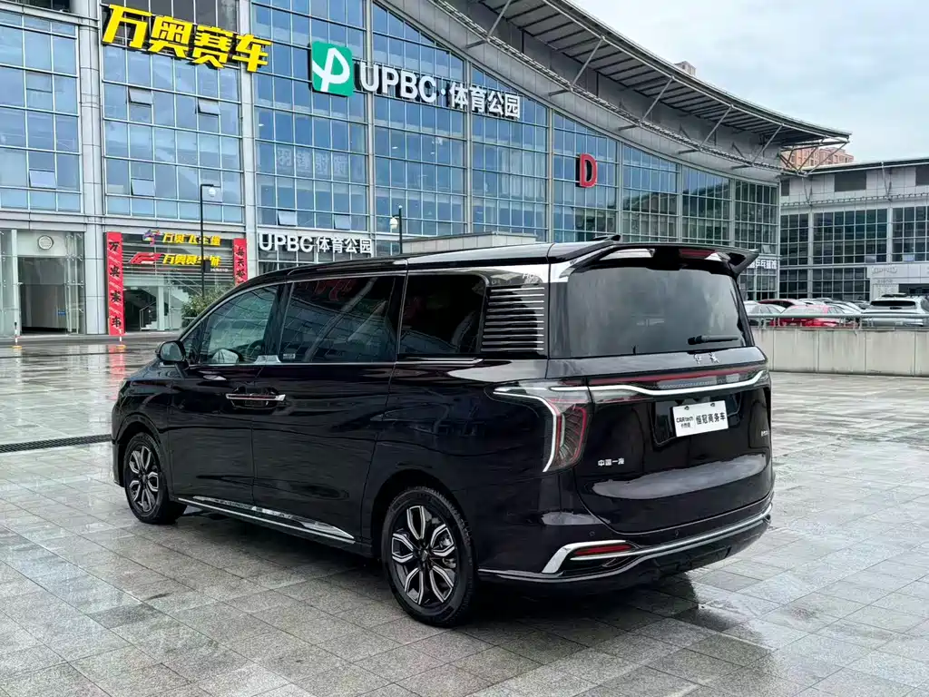 Hongqi HQ9 2023 2.0T