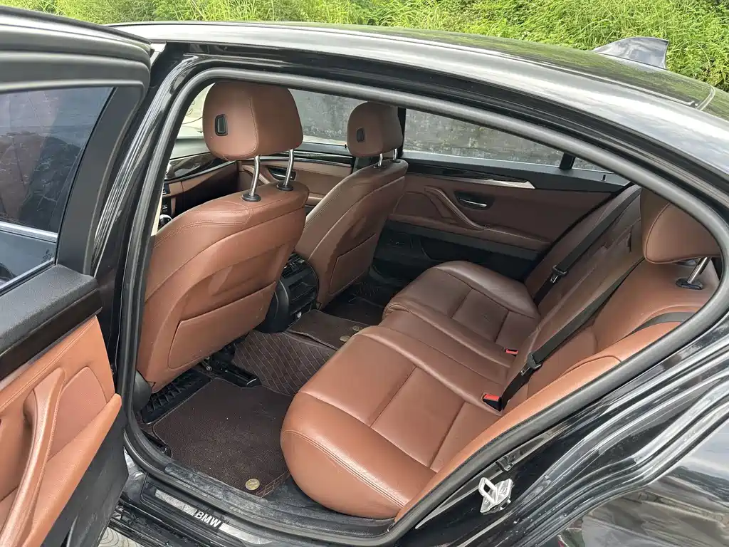 BMW 5 Series — миниатюра 6