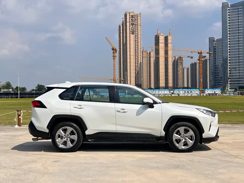 Toyota RAV4 — миниатюра 10
