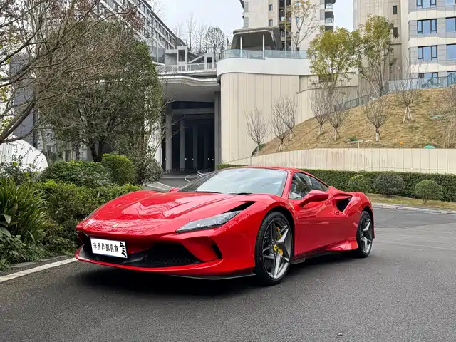 FERRARI F8