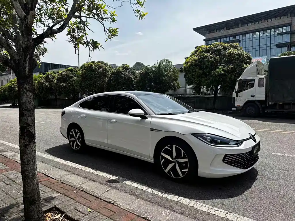 Купить Volkswagen Lamando