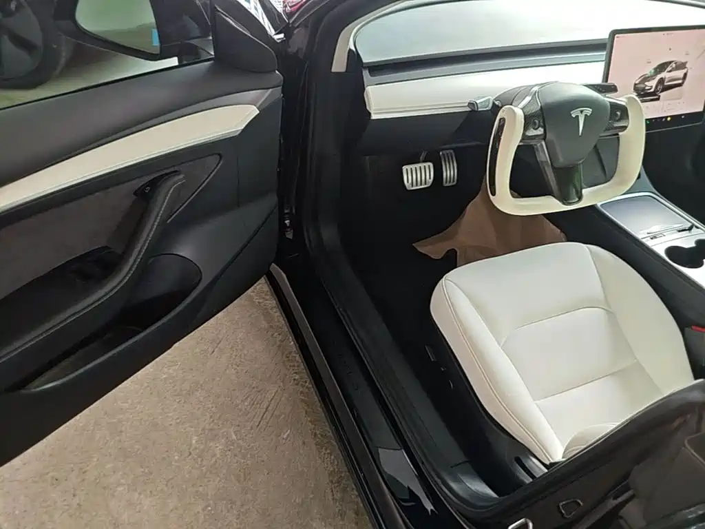 Tesla Model 3 — миниатюра 16