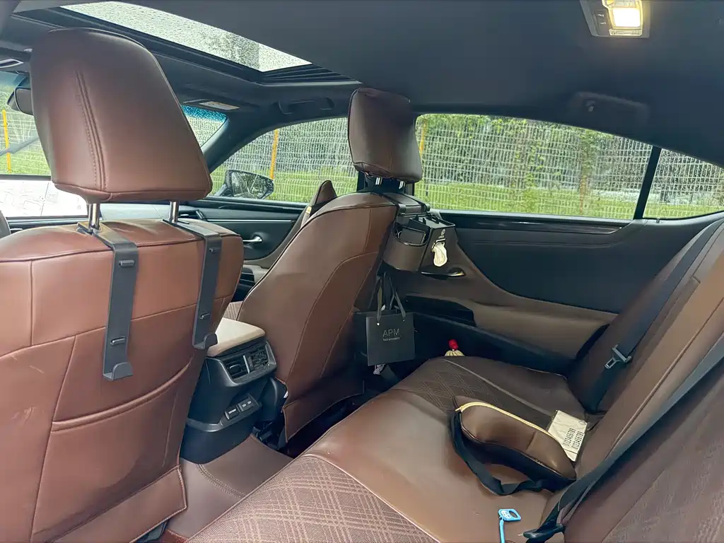 Lexus ES — миниатюра 8