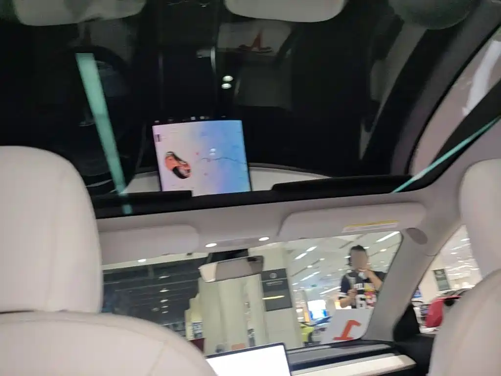 Tesla Model 3 — миниатюра 18