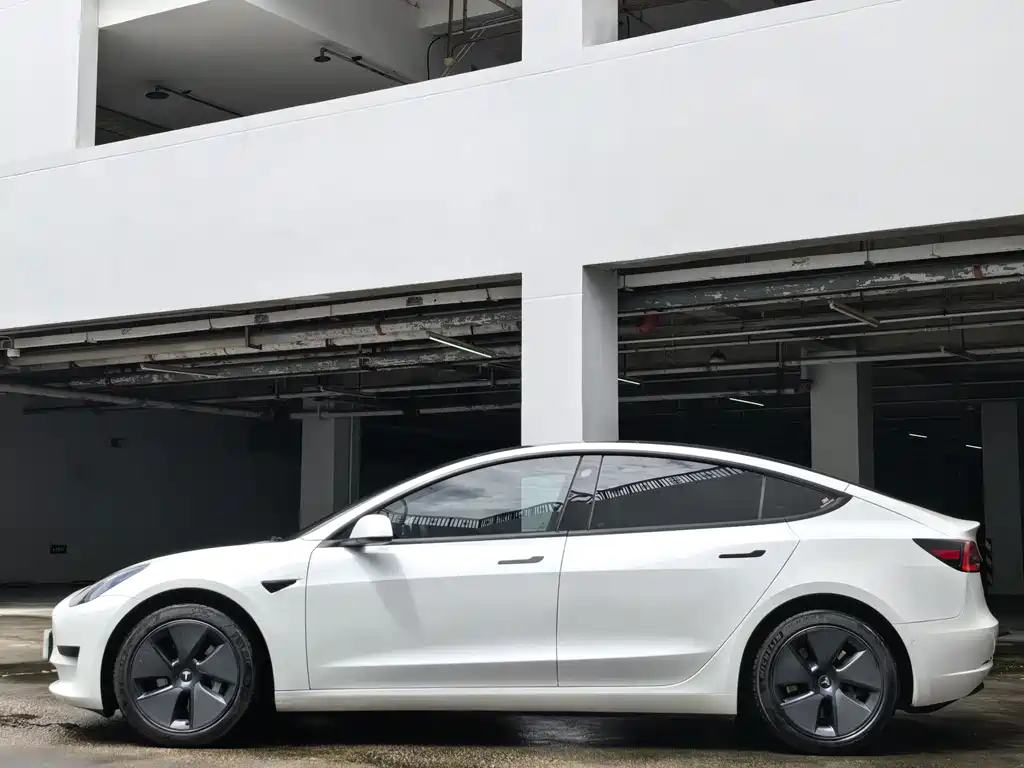 Tesla Model 3 — миниатюра 4
