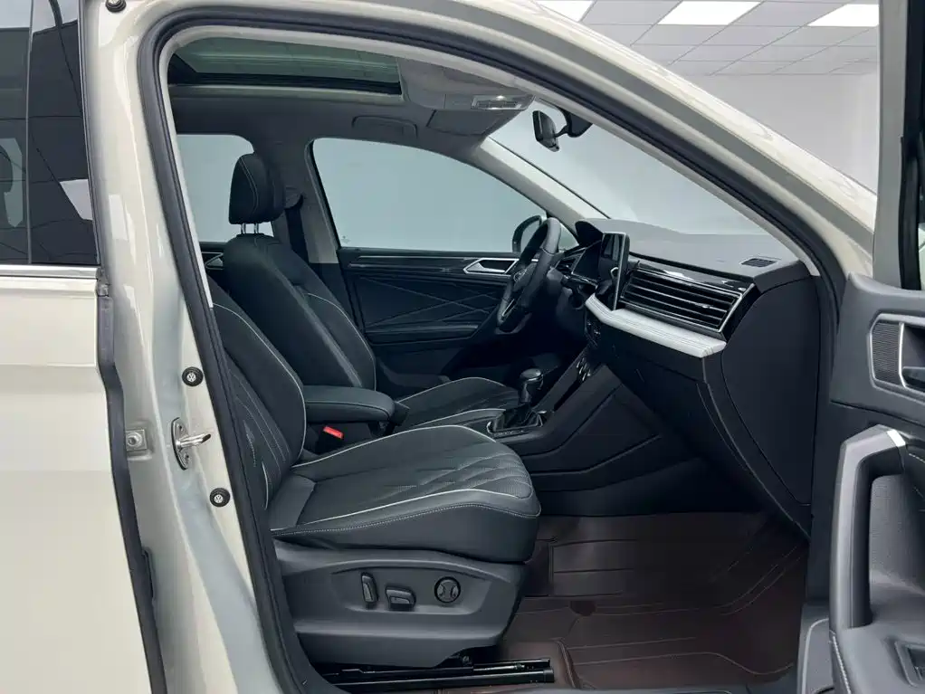 Volkswagen Tiguan L — миниатюра 7
