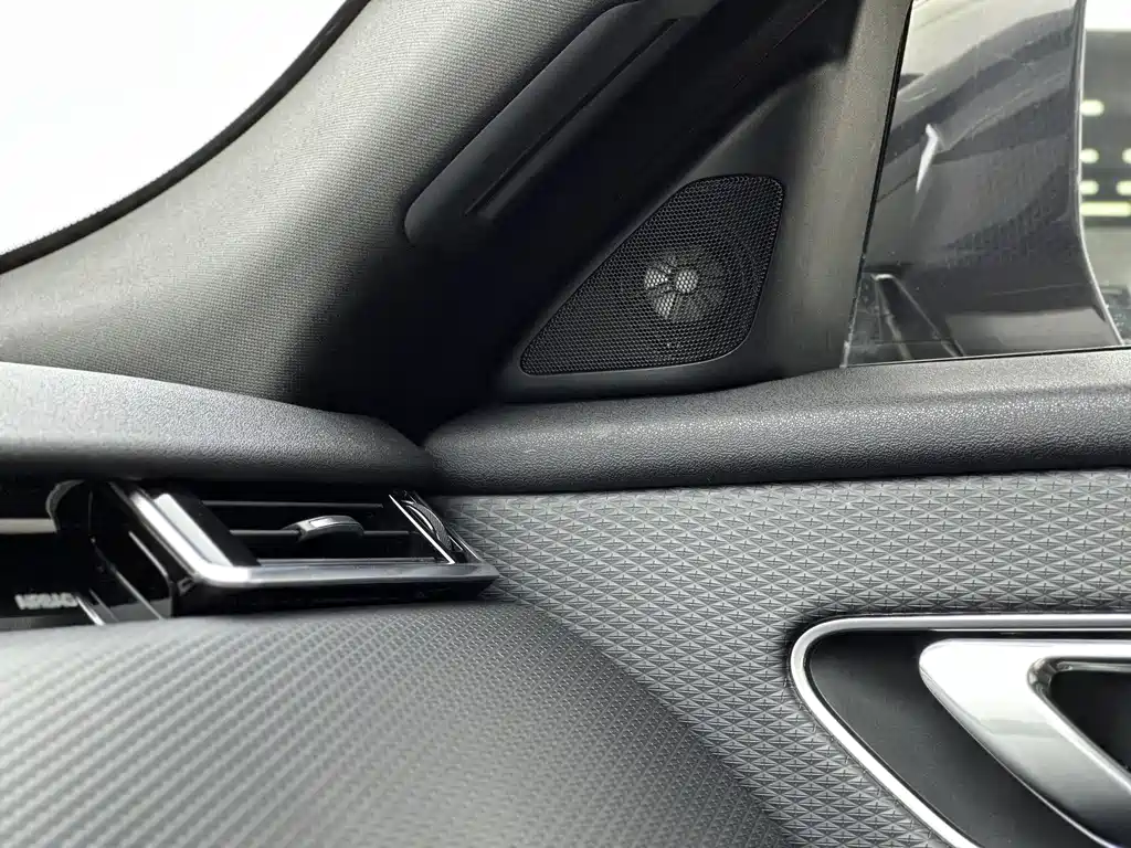 Land Rover Range Rover Velar 2018 P300 R-DYNAMIC S