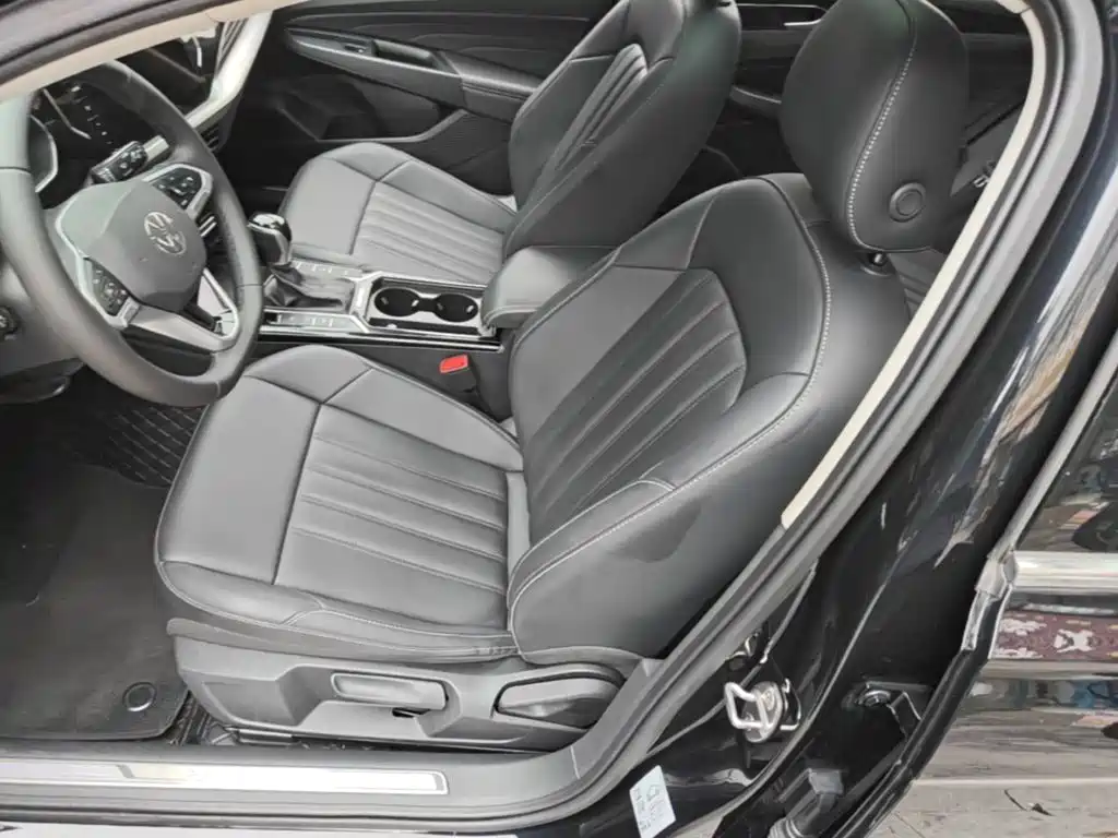 Volkswagen Passat PHEV — миниатюра 15