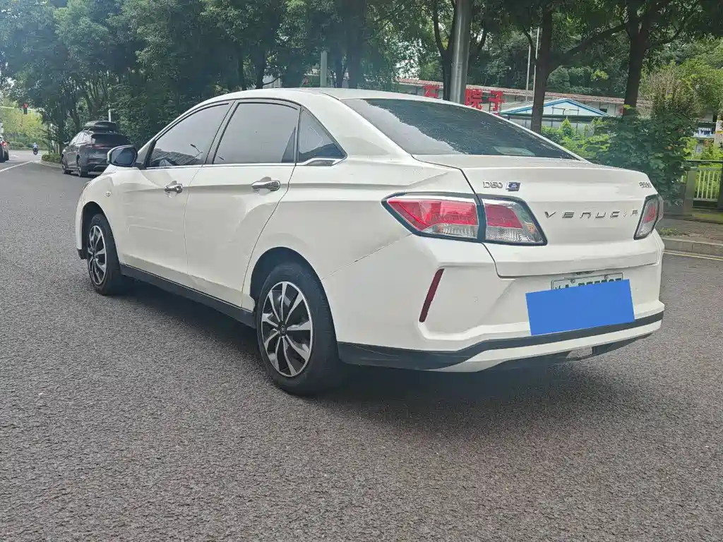 Venucia D60 EV — миниатюра 8