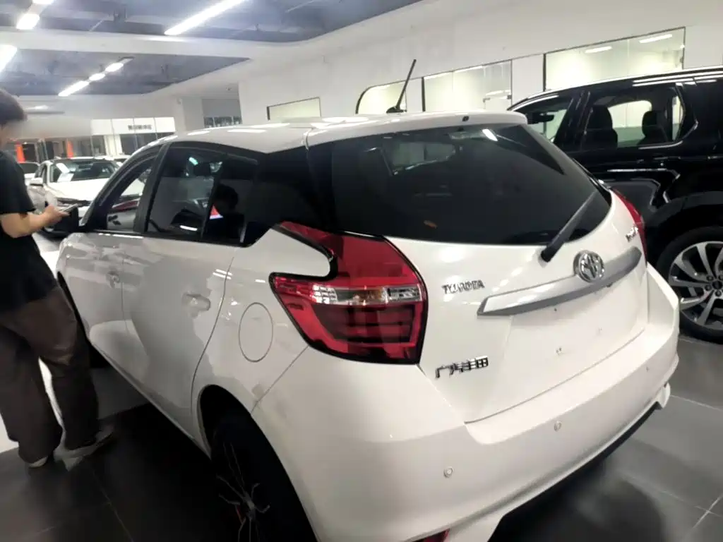 Toyota Yaris L — миниатюра 5