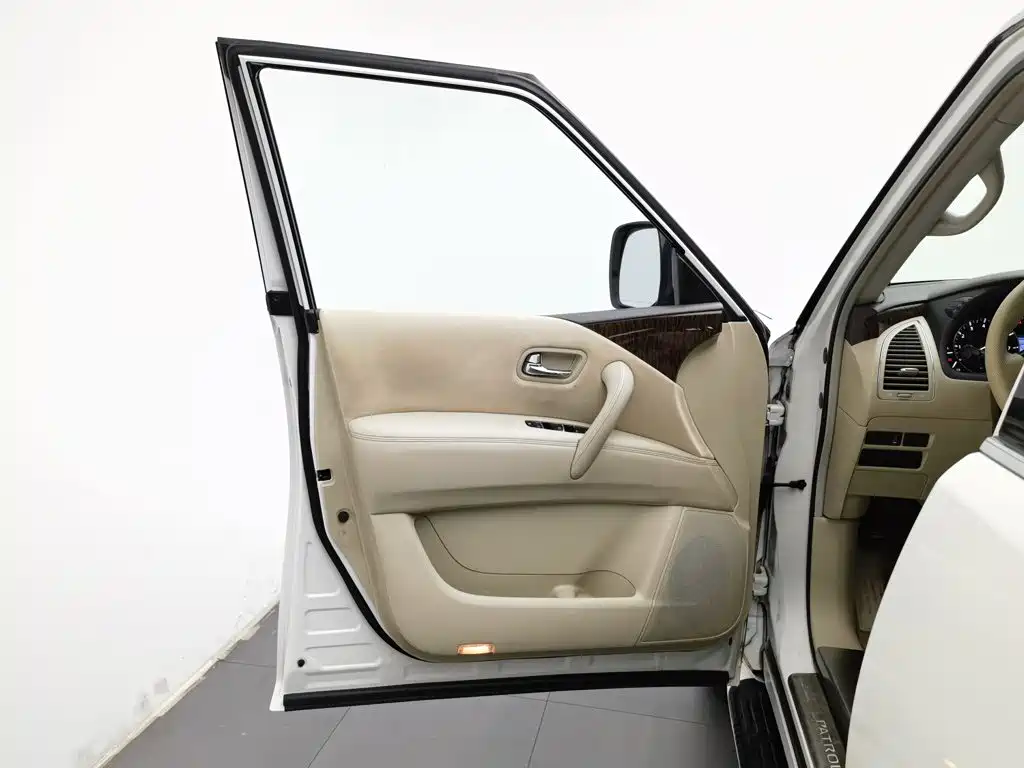 Nissan Patrol — миниатюра 8