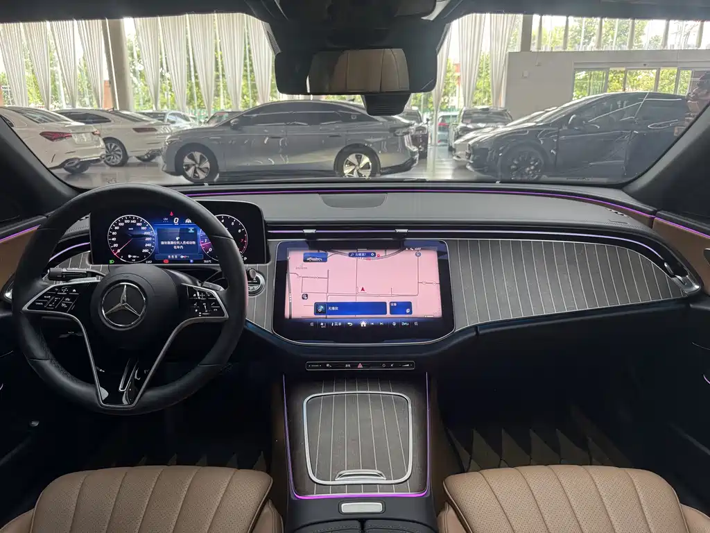 Mercedes-Benz E-Class — миниатюра 17
