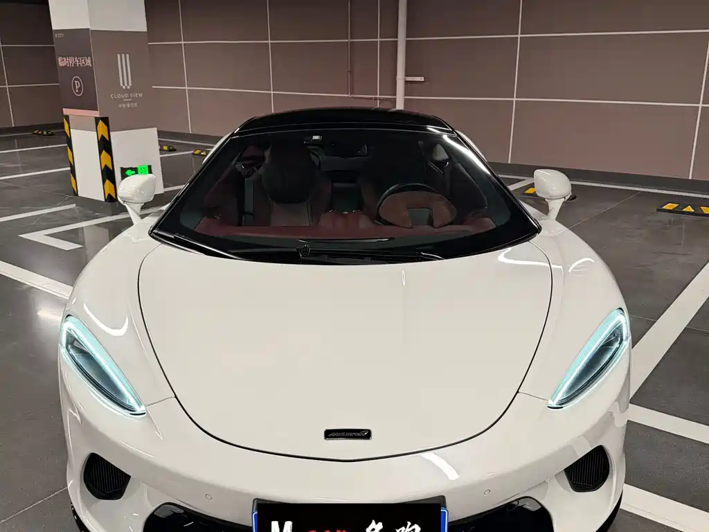 McLaren GT