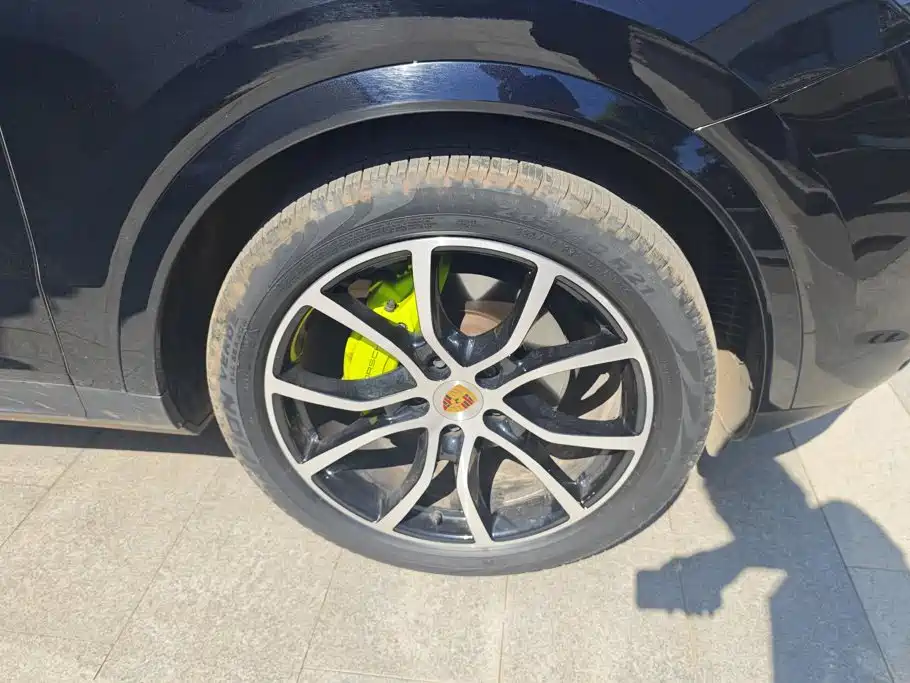 Porsche Cayenne Hybrid — миниатюра 6