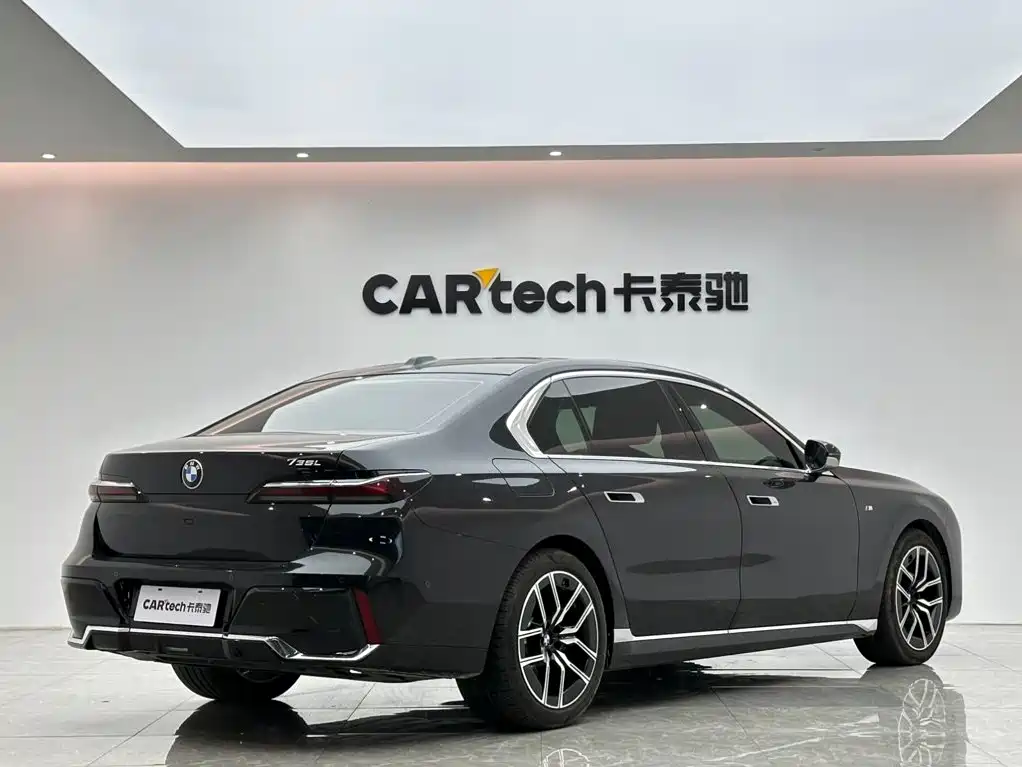 BMW 7 Series — миниатюра 5