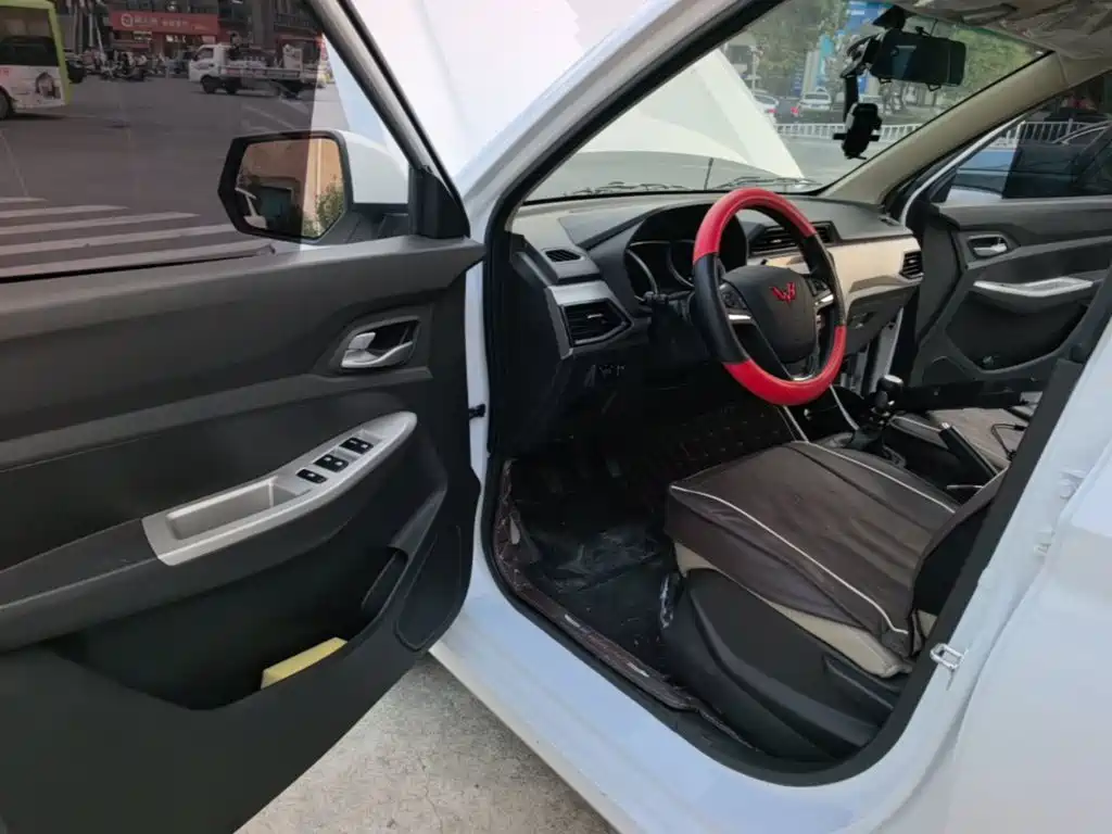 Wuling Hongguang — миниатюра 16