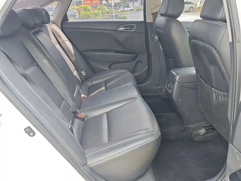 Hyundai Mistra 2017 1.6T AT GLS V