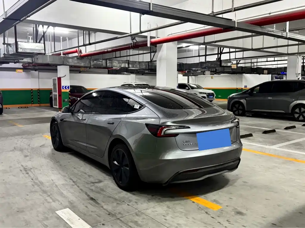 Tesla Model 3 — миниатюра 6