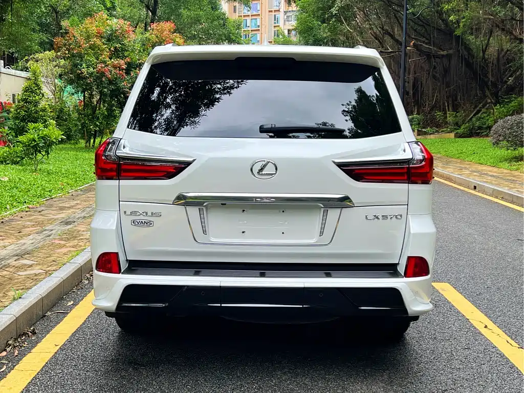 Lexus LX — миниатюра 18