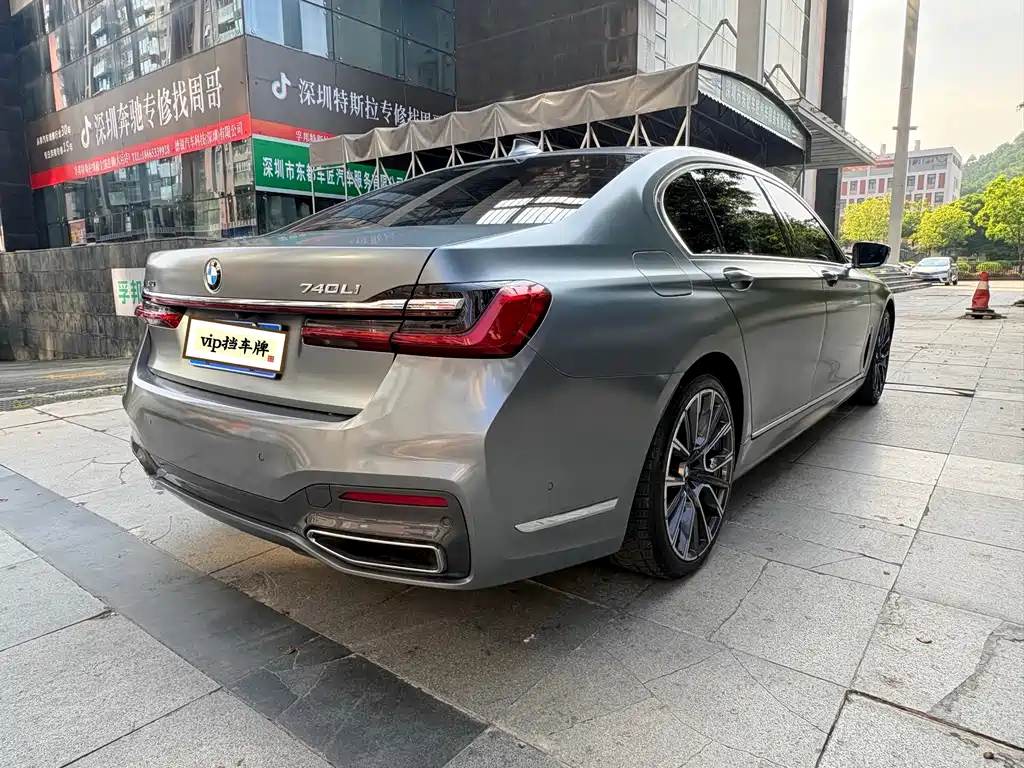 BMW 7 Series — миниатюра 4