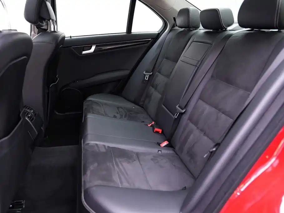 Mercedes-Benz C-Class — миниатюра 13