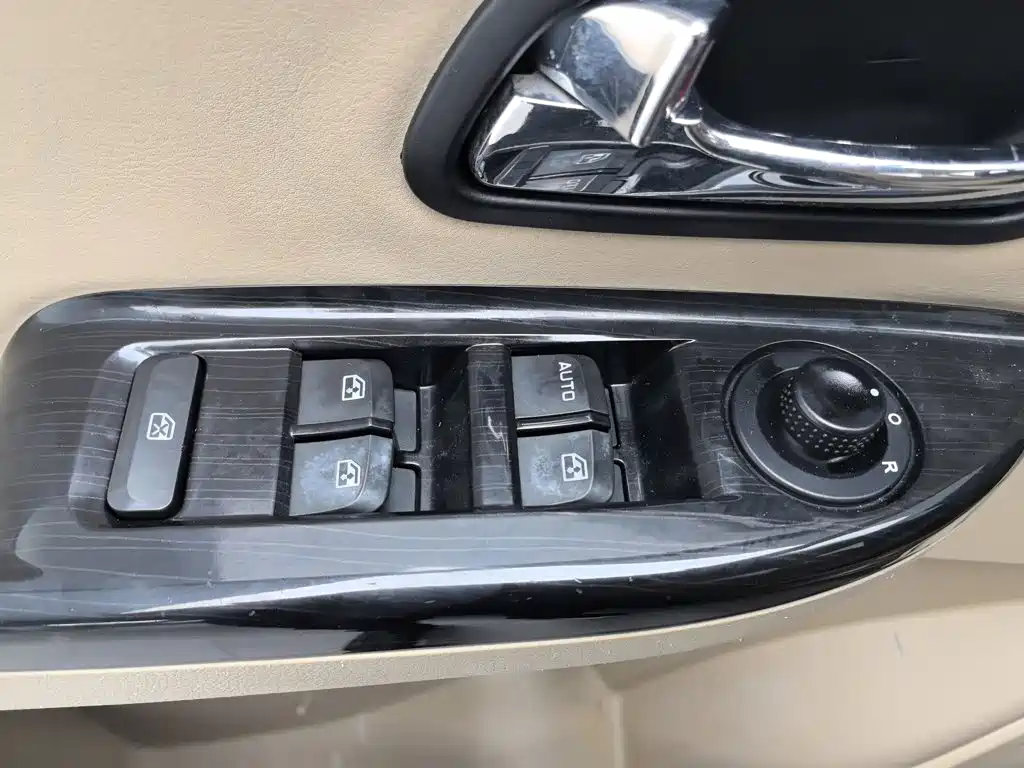 Wuling Hongguang — миниатюра 9