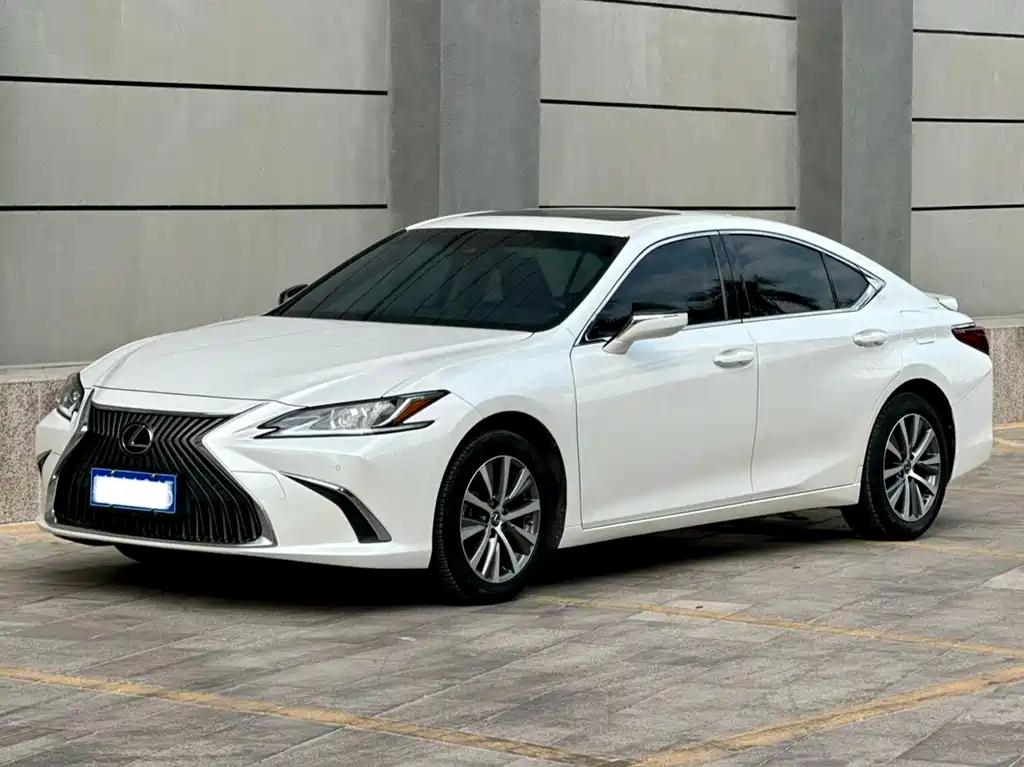 Lexus ES 2020