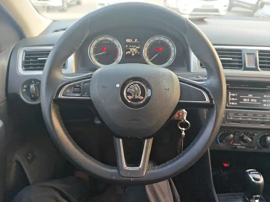 Skoda Rapid — миниатюра 15
