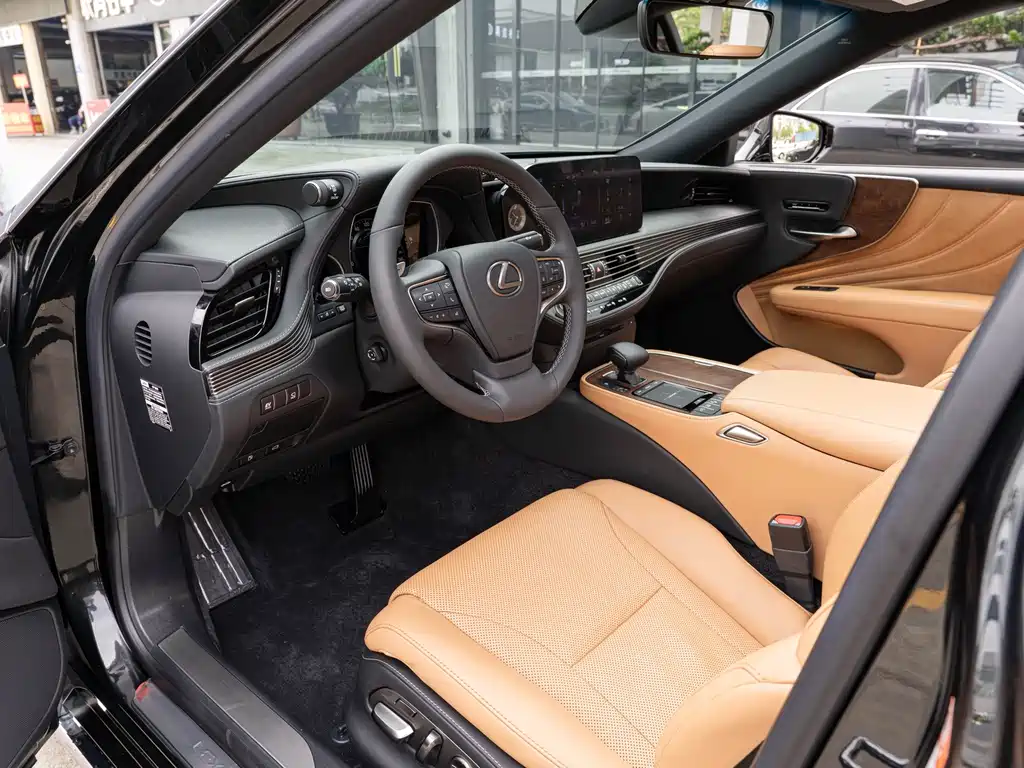 Lexus LS — миниатюра 9