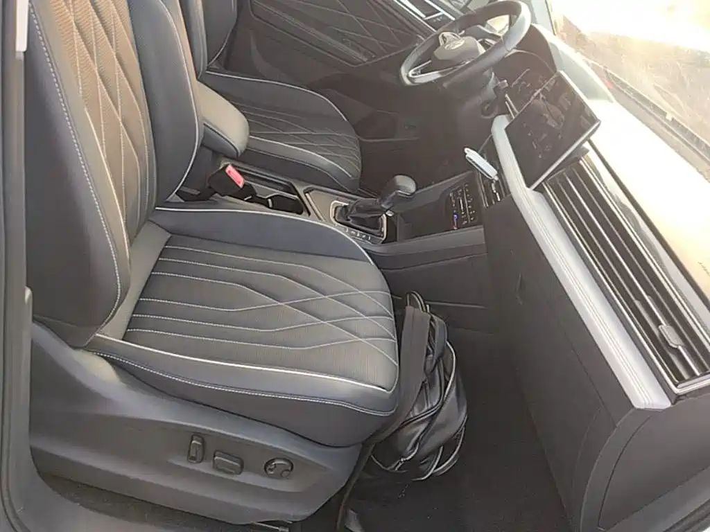 Volkswagen Tiguan L — миниатюра 25