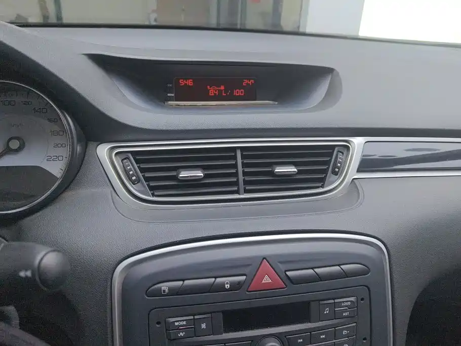 Peugeot 308 — миниатюра 13