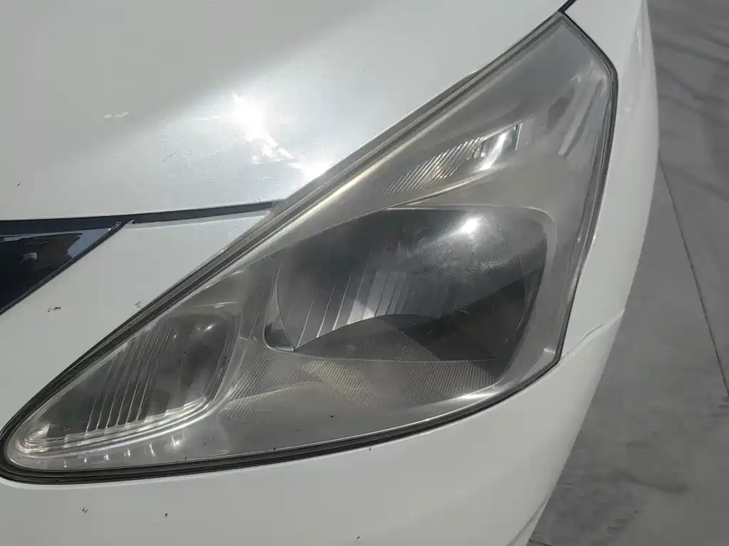 Nissan Tiida — миниатюра 4