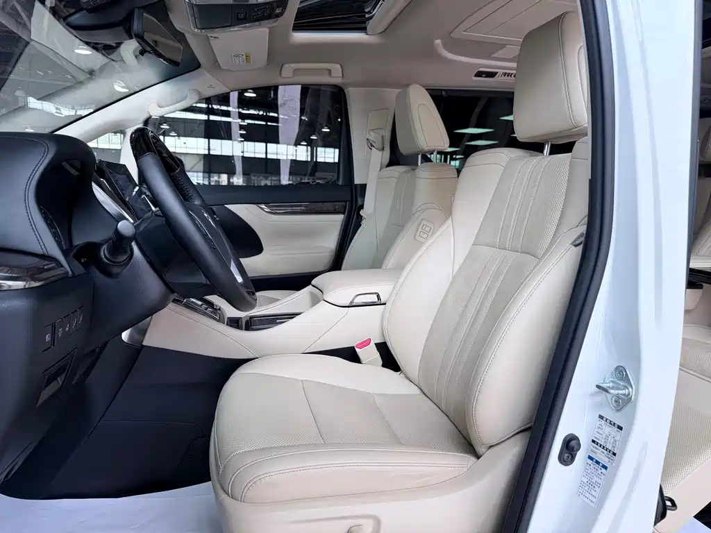 Toyota Alphard — миниатюра 7