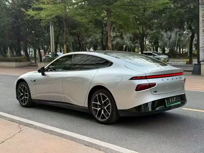 XPeng P7 — миниатюра 9
