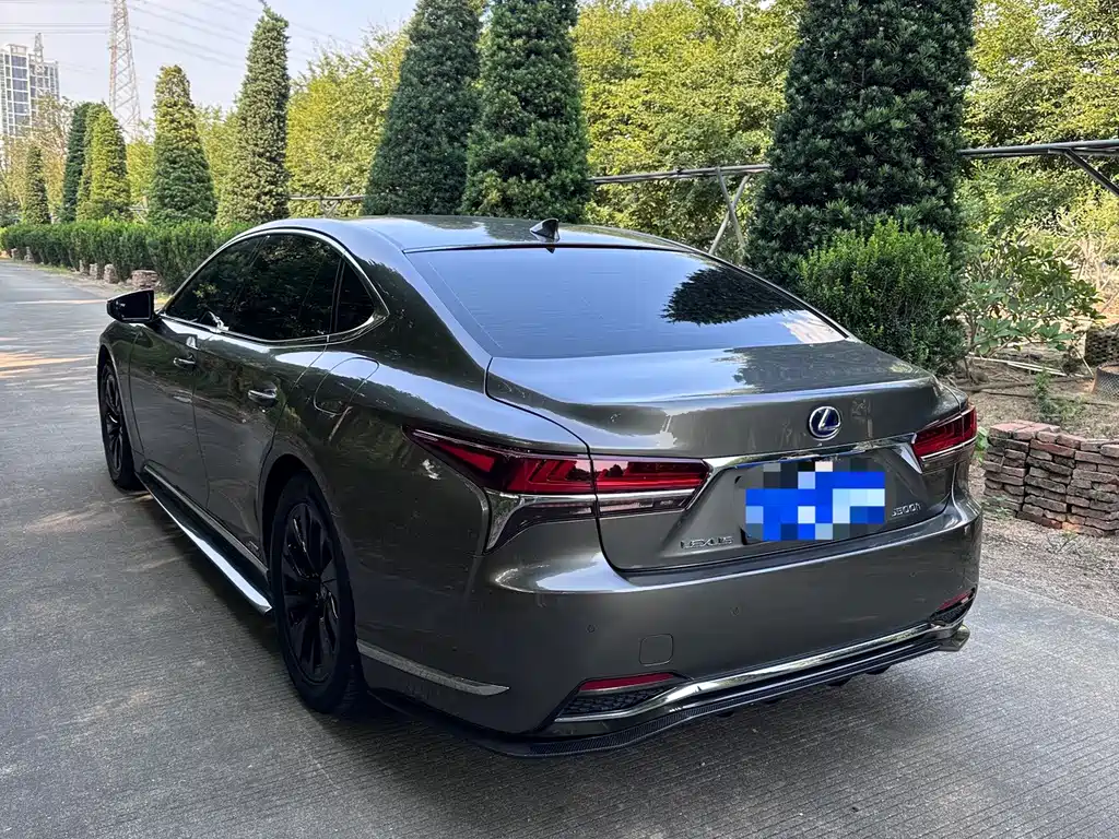 Lexus LS — миниатюра 7