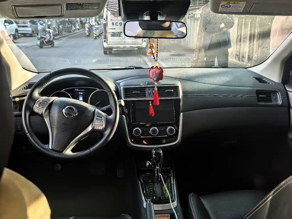 Nissan Tiida — миниатюра 8