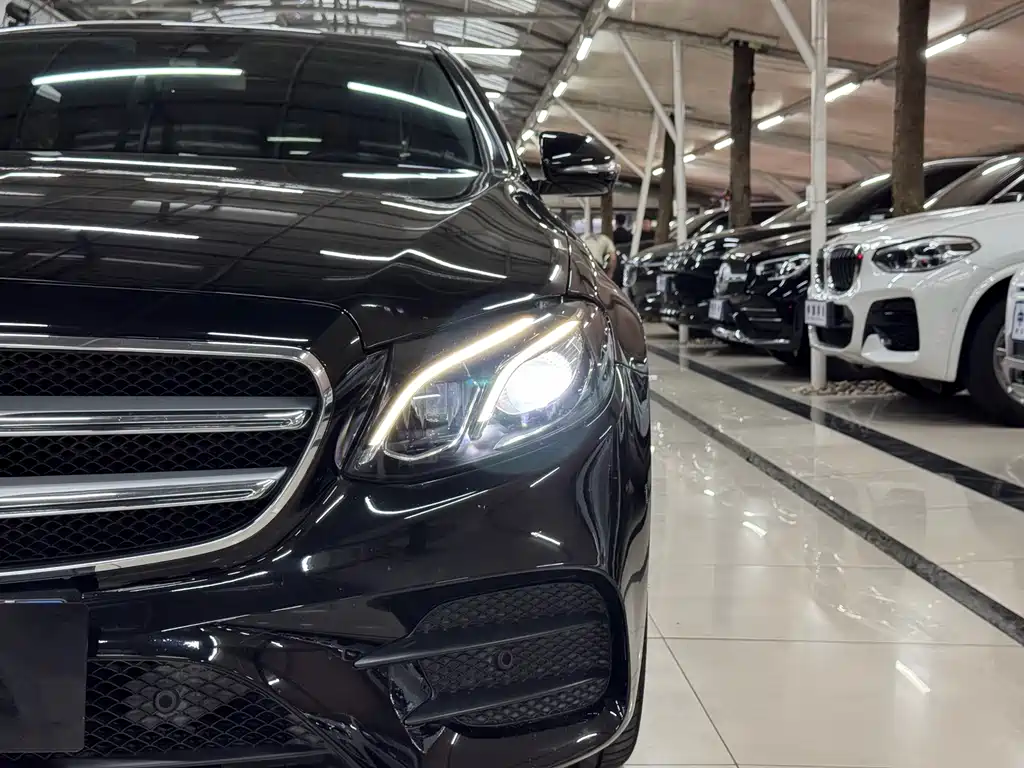 Mercedes-Benz E-Class — миниатюра 11