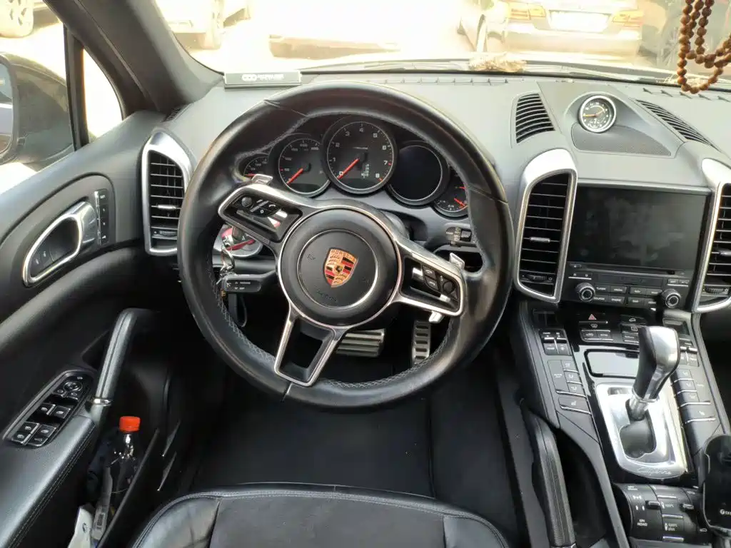 Porsche Cayenne — миниатюра 11