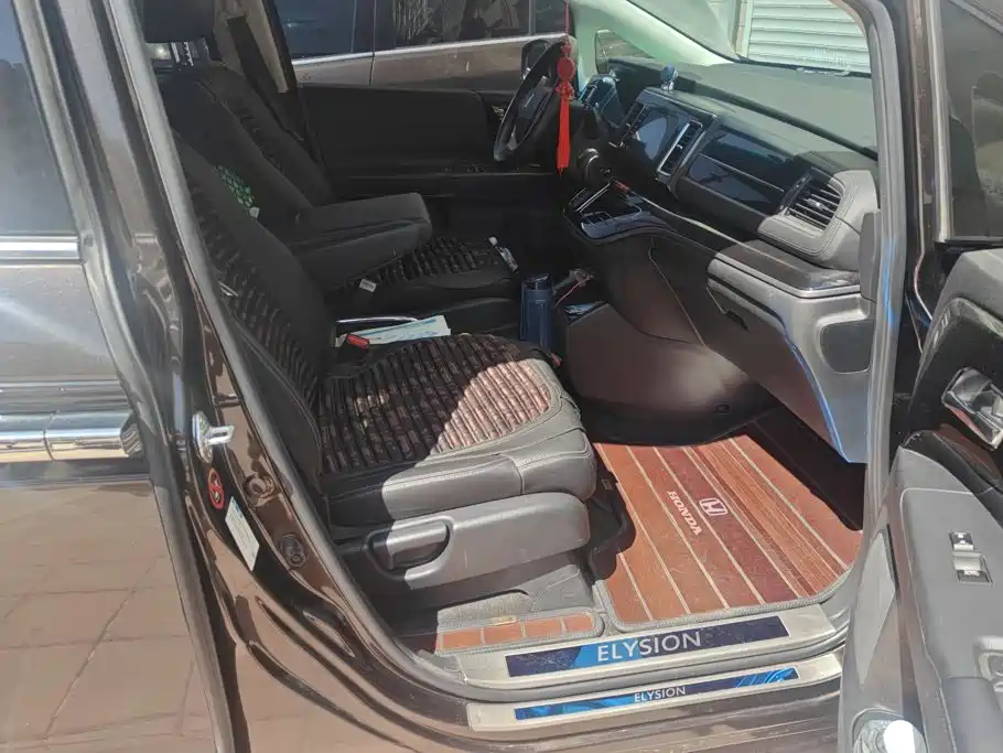Honda Elysion — миниатюра 8