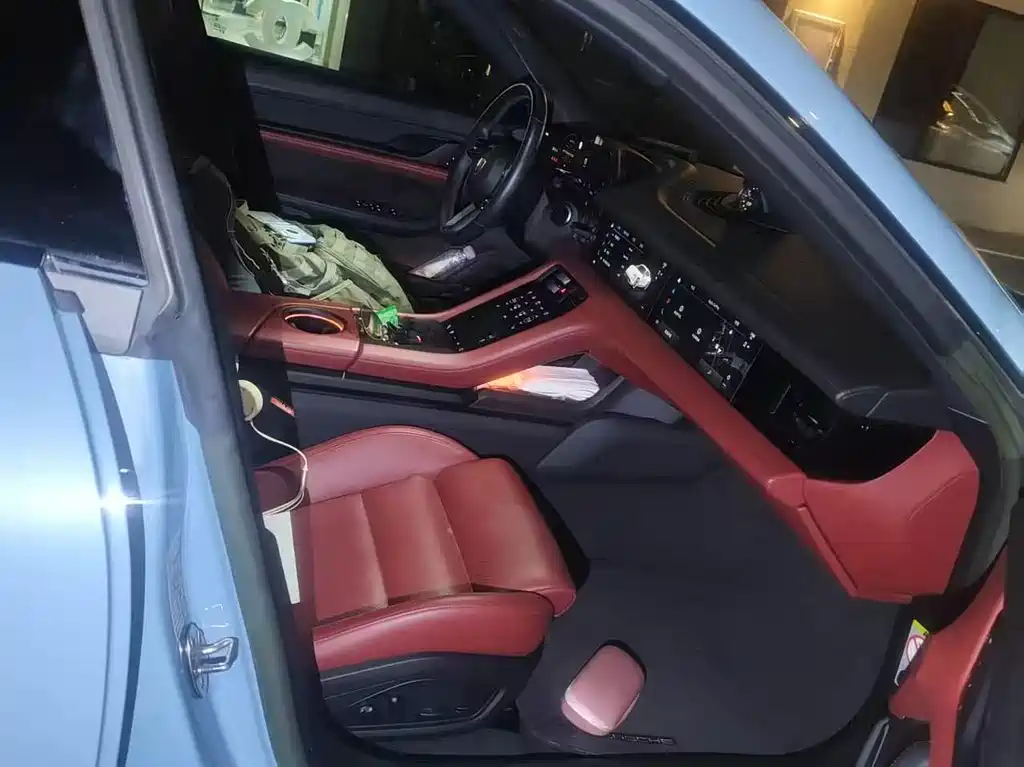 Porsche Taycan — миниатюра 6